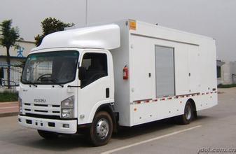 北京200kw低噪音發電車出租我們最專業188